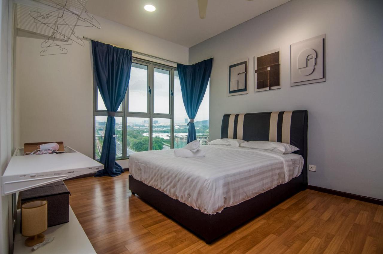 Flora Residence One South By Idealhub Seri Kembangan Exterior foto