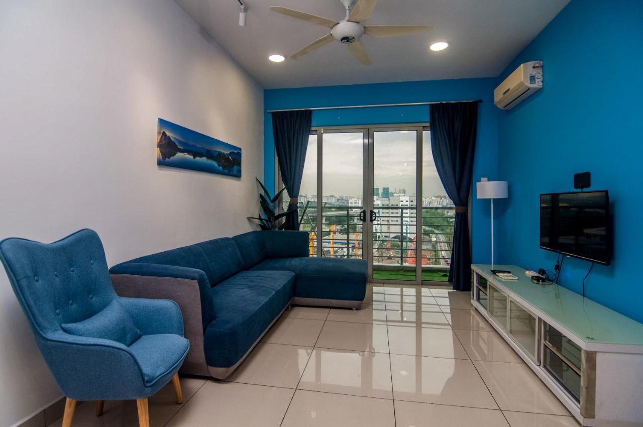 Flora Residence One South By Idealhub Seri Kembangan Exterior foto